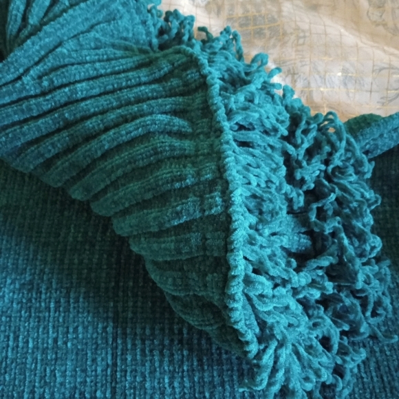 Green Cowl Neck Warm Sweater - Picture 9 of 12